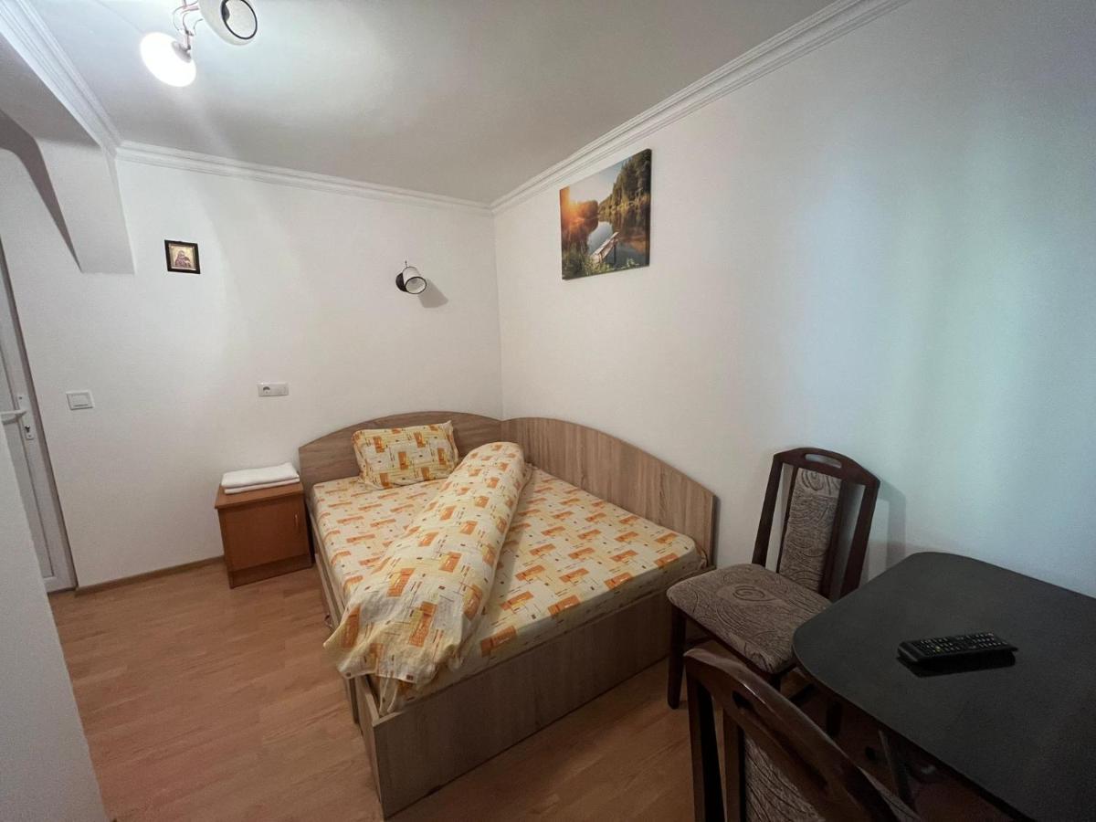 Hotel Casa Dina à Băile Herculane Extérieur photo